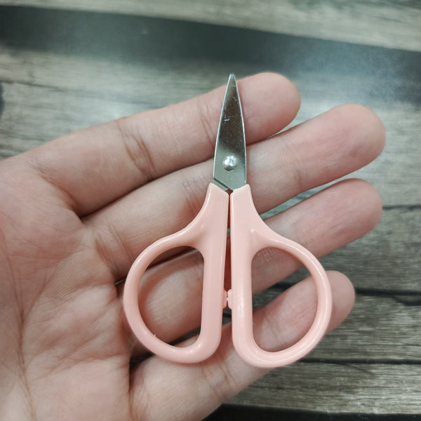 Scissor in Plastic Body