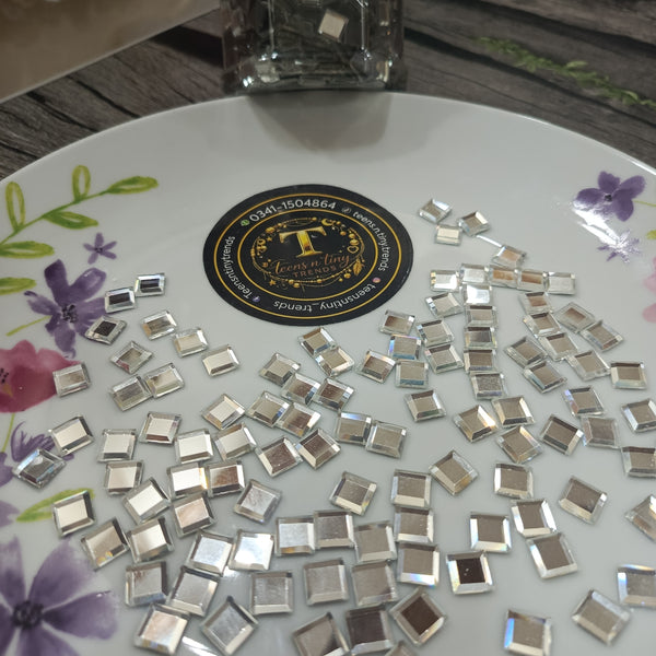 Square shaped mirror