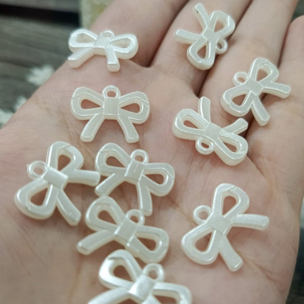 Pearl bow charm
