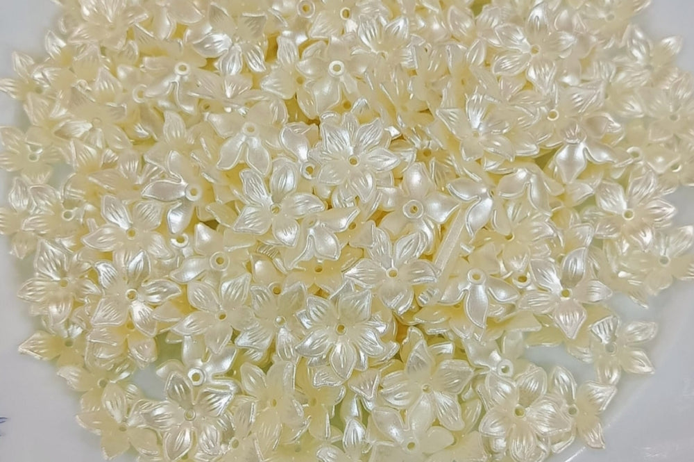Five petal white flowers
