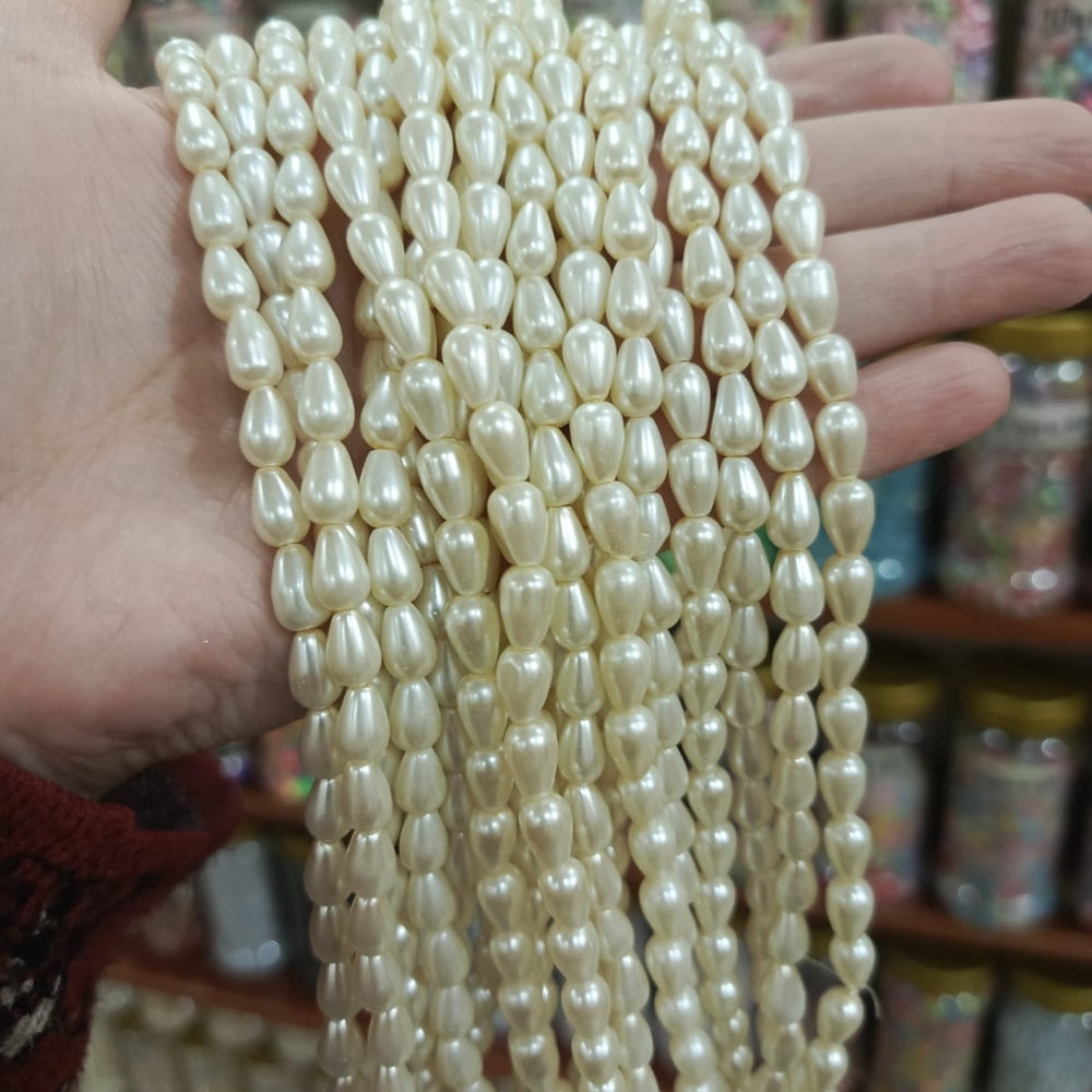 Pearls drop shape small size.